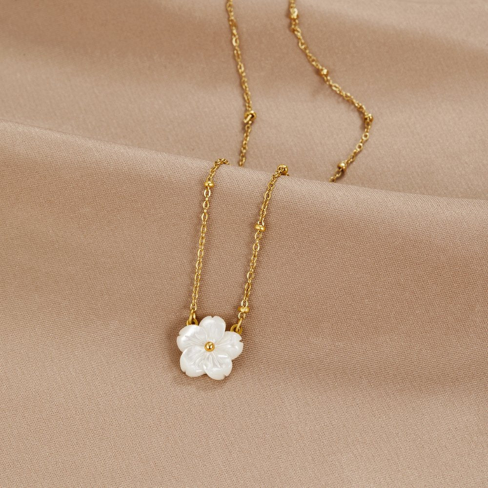 Magnifique Collier de Fleurs